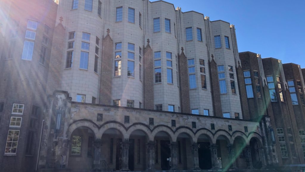 法学部4年生Hさんの1日